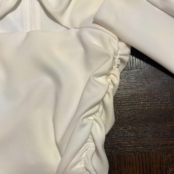 White dress with bow and rouging. - Picture 4 of 4